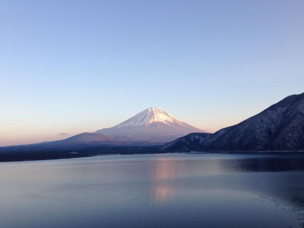 本栖湖から夕日に染まる富士山！1000円札の絵の場所です！